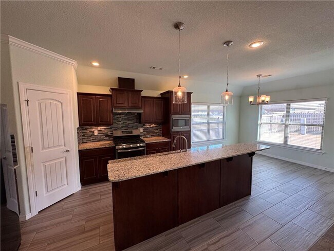 Building Photo - 4849 W Oldham Dr
