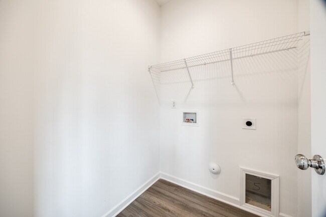 Foto del edificio - 602 W Lewis Rd