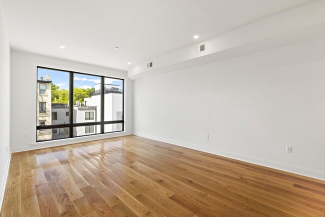 Building Photo - 318 4th St