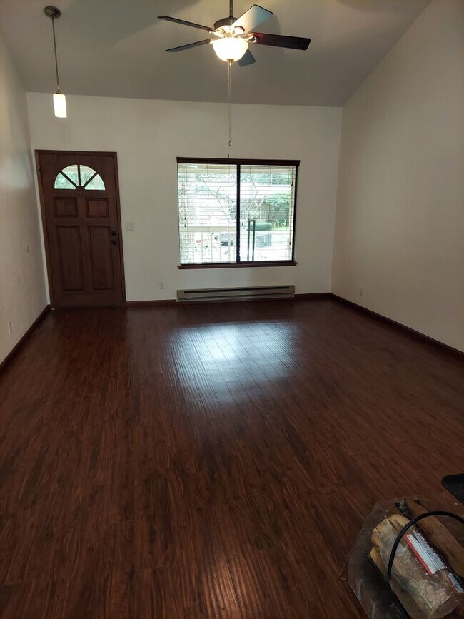 Foto del edificio - 50-54 NW Lopez Ln