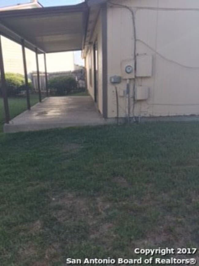 Building Photo - 3 Bedroom 2 bathroom located in Heritage P...