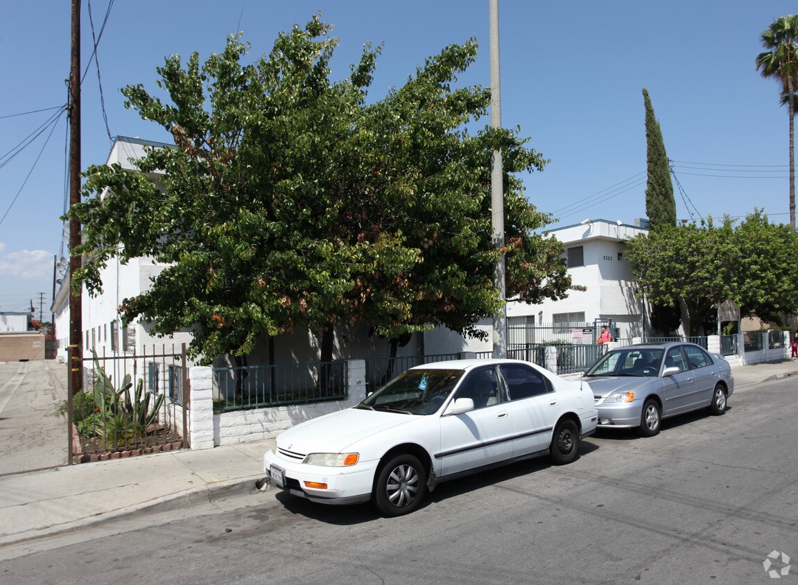 Primary Photo - Elizabeth Court
