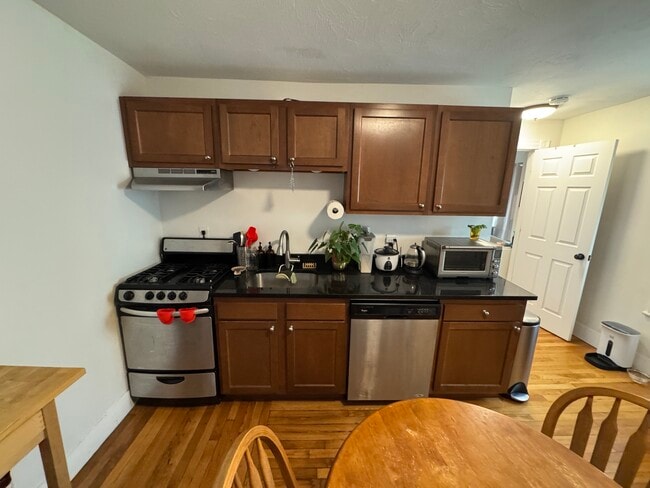 Building Photo - 21 Blake St