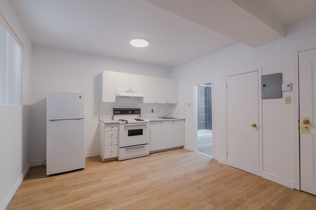 Building Photo - 539 Prince-Arthur west