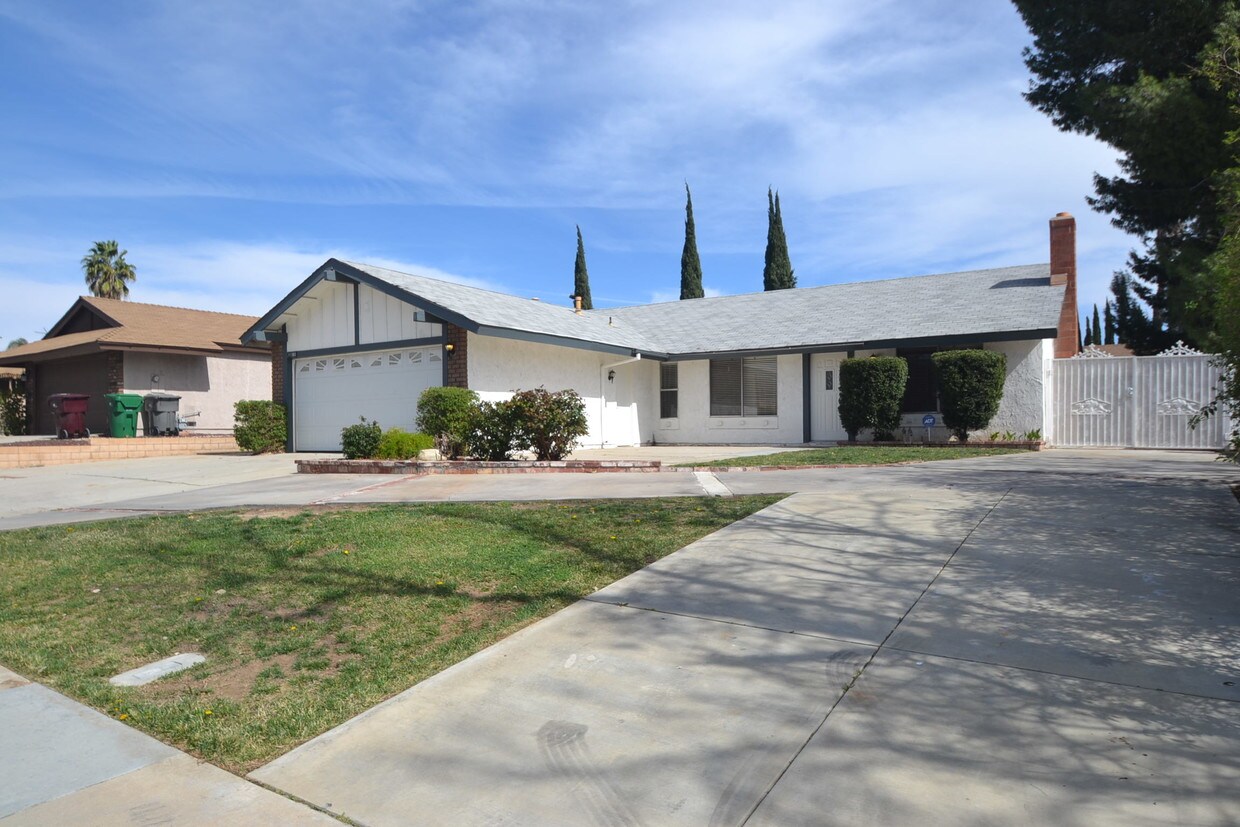 Foto principal - 11060 Davis St