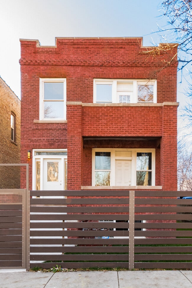 Building Photo - 634 N Hamlin Ave