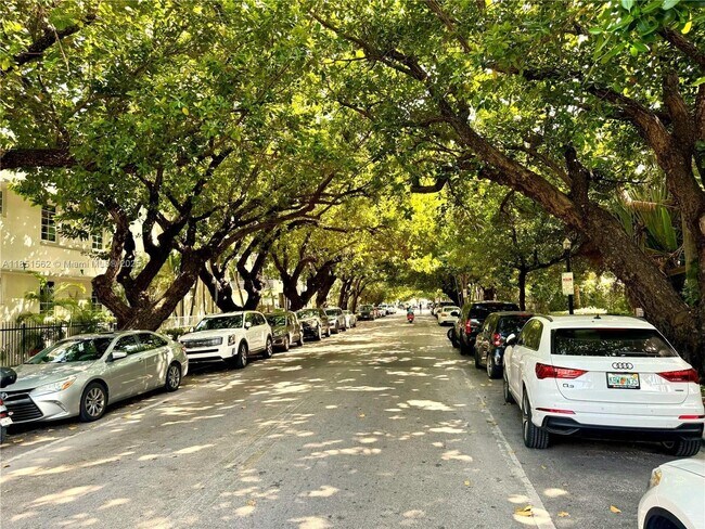 Foto del edificio - 349 Meridian Ave