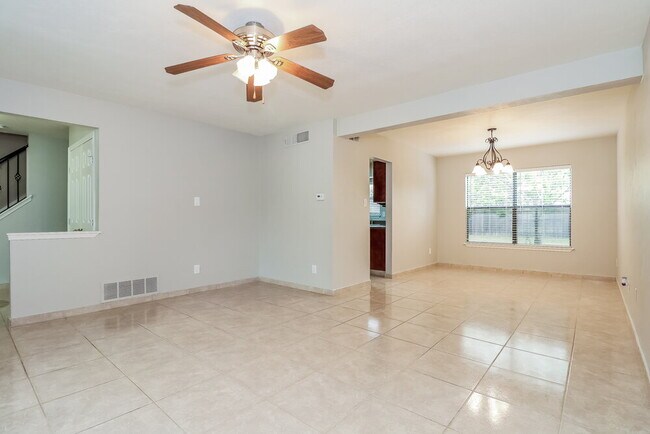 Foto del edificio - 7529 Ashwood Cir