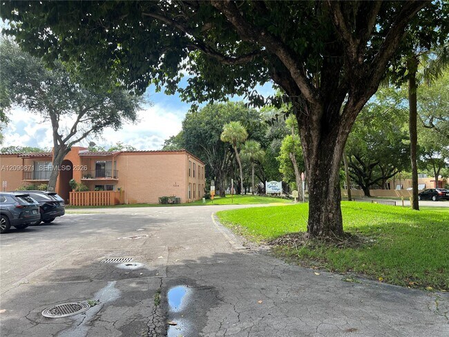 Foto del edificio - 7200 Fairway Dr