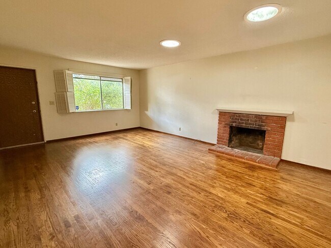 Foto del edificio - Los Gatos - Inviting Los Gatos Home with Classic Charm & Entertainer’s Backyard