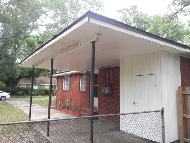 Building Photo - 1034 St Clair St