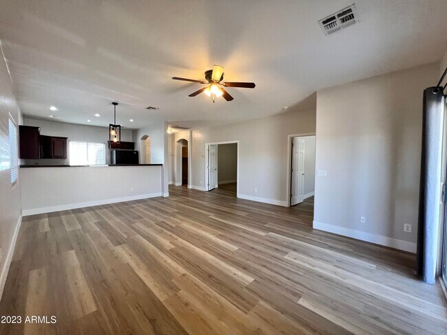 Foto del edificio - 2138 N Arbor Ln