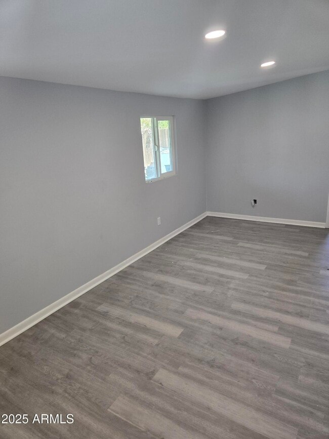 Foto del edificio - 6904 E 6th St