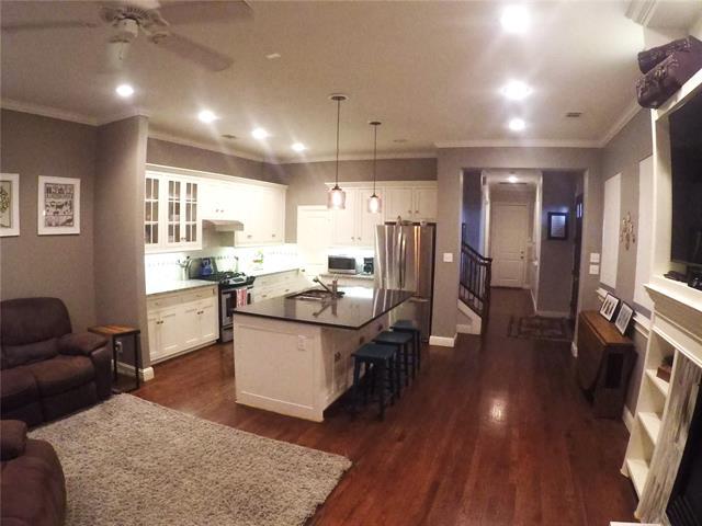 Building Photo - 1921 Summit Ave