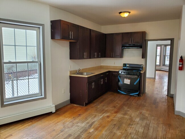 Building Photo - 617 Bramhall Ave