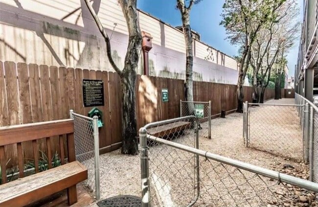 Building Photo - 3231 Allen Pkwy