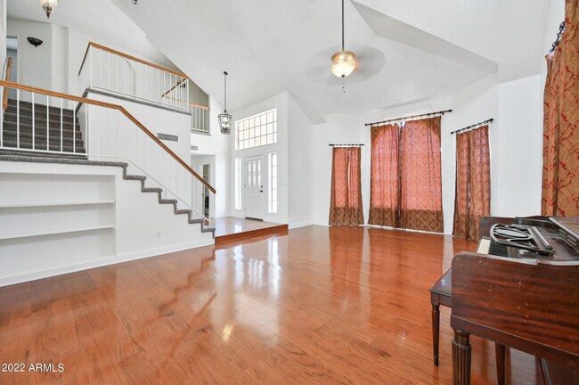 Building Photo - 1581 W Carla Vista Dr