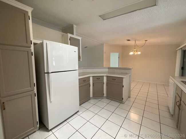 Building Photo - 827 Sunglow St