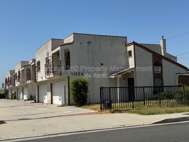 Foto del edificio - 11226 Elliott Ave