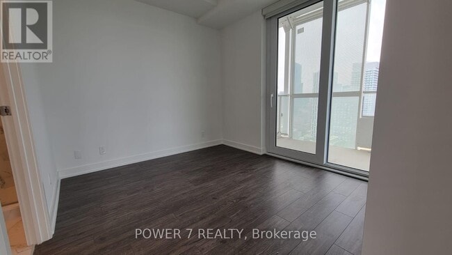 Building Photo - 88 Queen St E