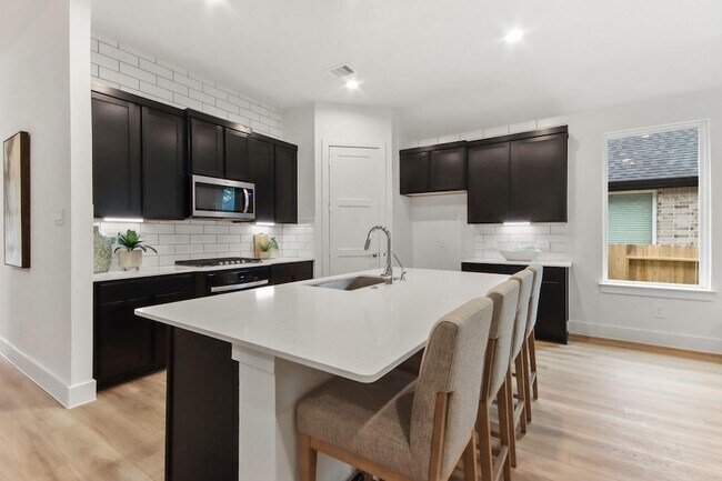 Foto del edificio - 363 Springfield Terrace Dr