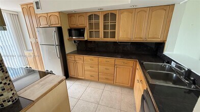 Building Photo - 2921 SW 87th Ave