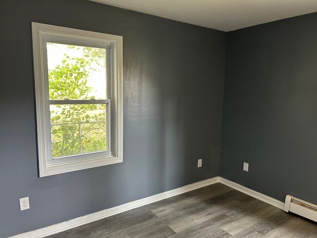Bedroom 1 - 11 Hawkins St