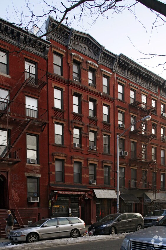 Foto del edificio - 331 E 9th St