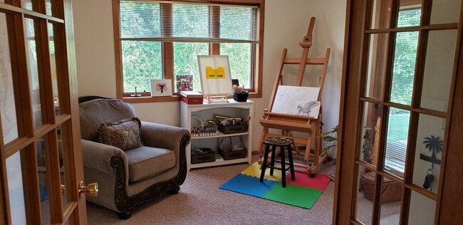 Computer room, dene, or office - 260 Cayman St
