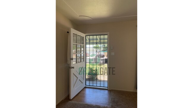 Building Photo - WELCOME HOME to this Charming 2 Bedroom, 1...