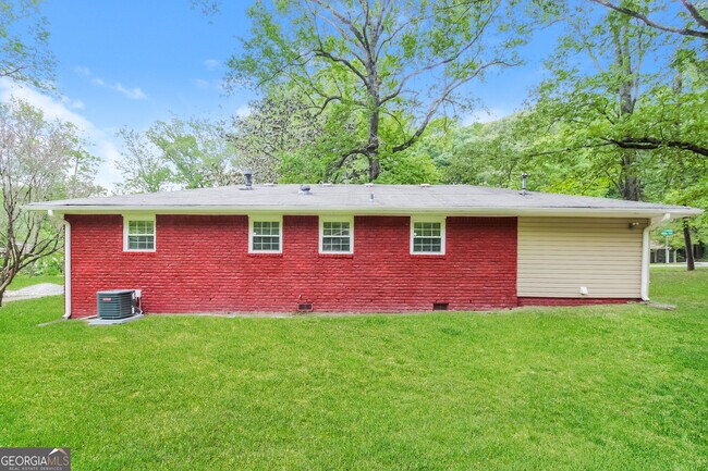 Foto del edificio - 5550 Longmeadow Ln