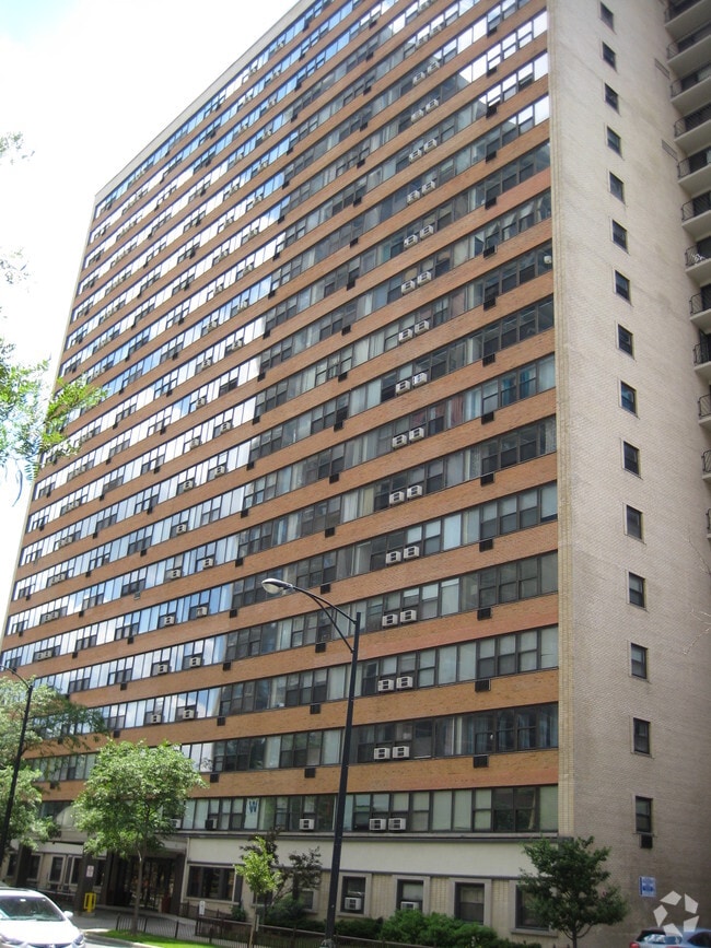 Building Photo - 6030 N Sheridan Rd