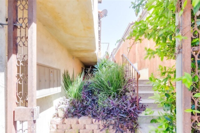 Foto del edificio - 2061 Chatsworth Blvd