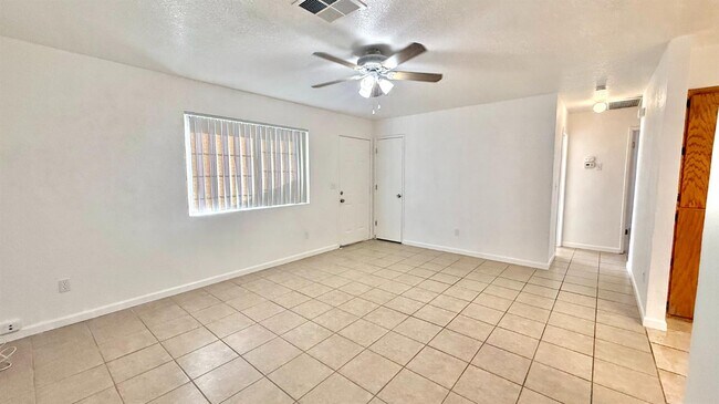 Foto del edificio - 822 S Irwin St
