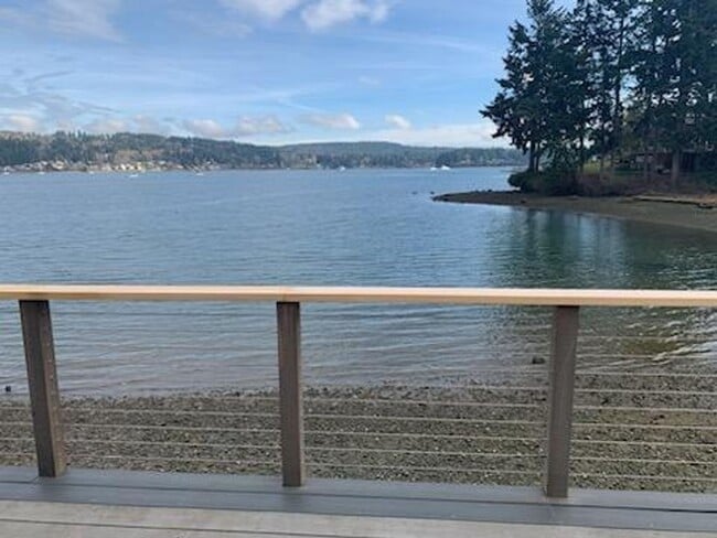 Building Photo - Newly Updated Waterfront Home!