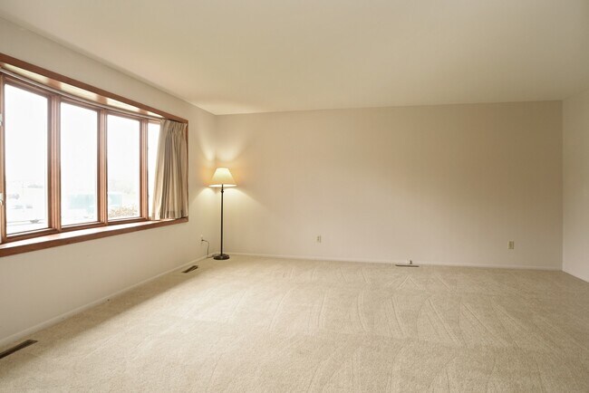 Foto del edificio - 5006 W Oakwood Dr
