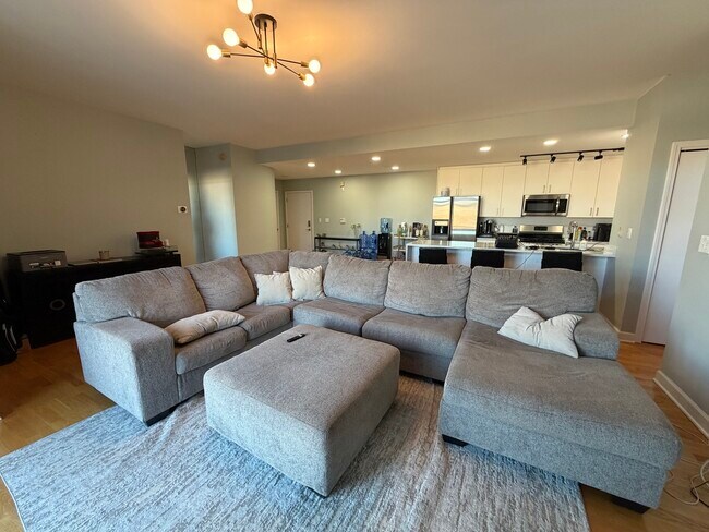 Foto del edificio - 680 N Green St