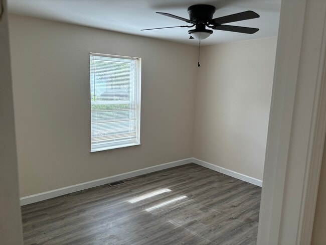 Building Photo - 10976 Whitehall Manor Dr