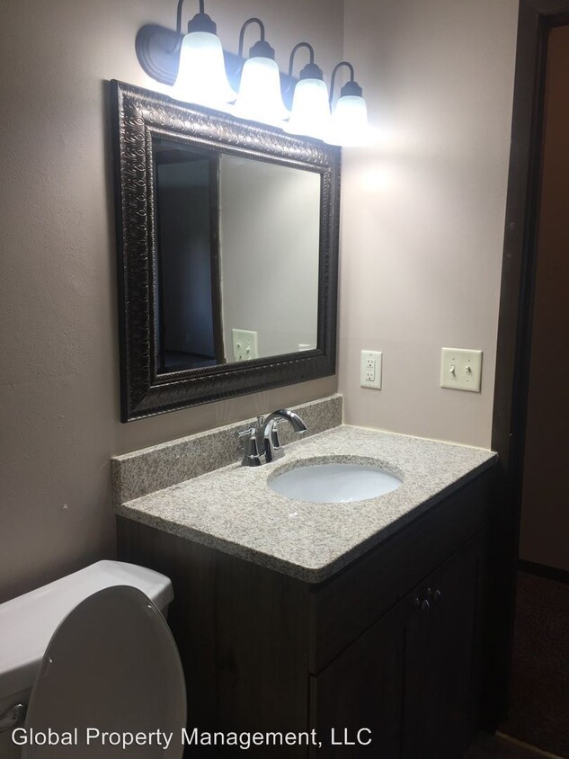 Foto principal - 9047 15th Ave