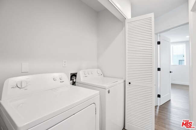 Foto del edificio - 1117 S Bronson Ave