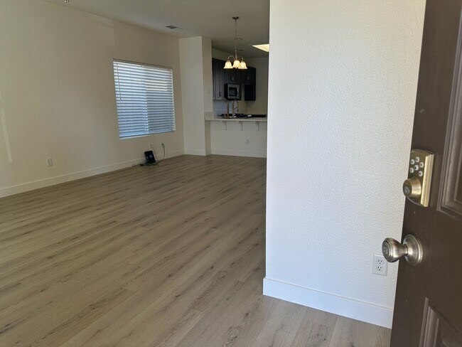 Building Photo - 2248 E La Vida Ave