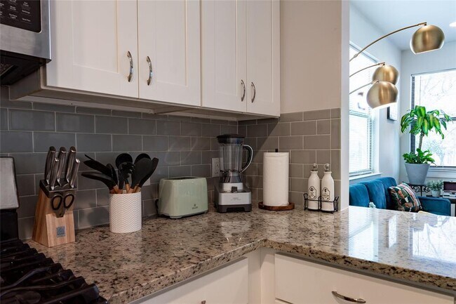 Foto del edificio - 4702 Leslie Ave