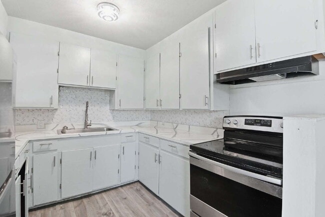 Foto del edificio - 6318 Laramie St