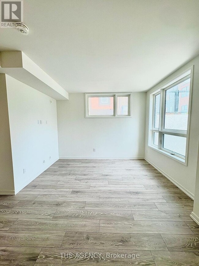 Building Photo - 14 Lytham Grn Cir