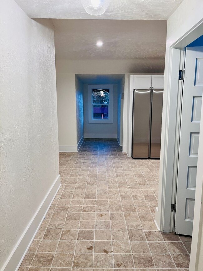 Building Photo - Large renovated 2 bedroom apartment in the heart of Stayton.  Don't miss this opportunity!