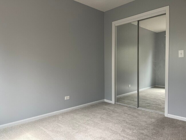 Foto del edificio - 862 Forest Ln