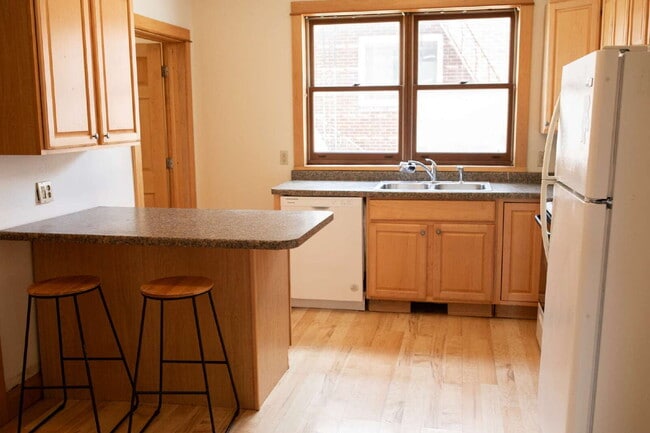 Foto del edificio - 3 Bedroom, 1 Bathroom Duplex