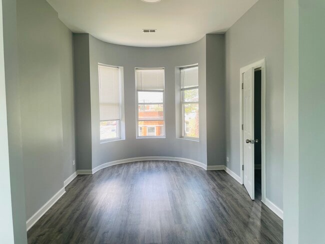 Building Photo - 3359 W Flournoy St