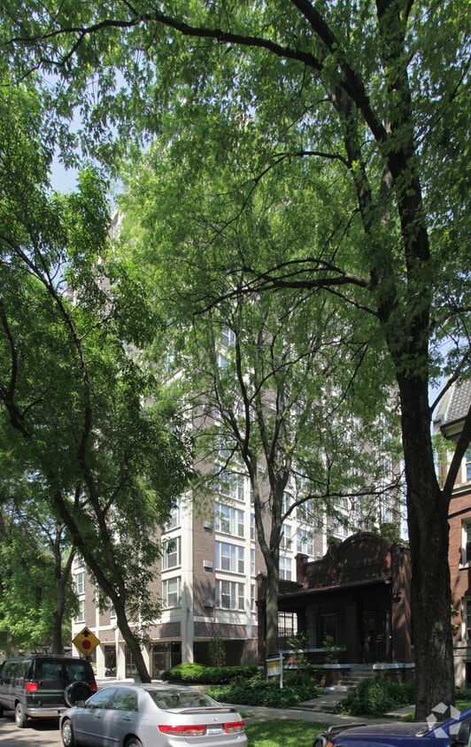 Hyde Park Condominium Apartments in Chicago, IL