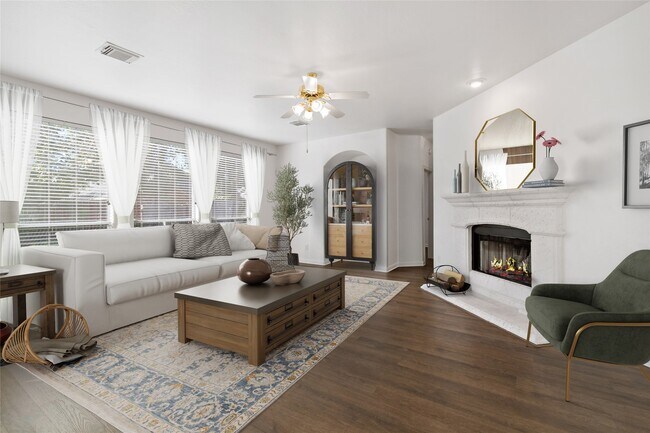 Foto del edificio - 3326 Lakeway Ln